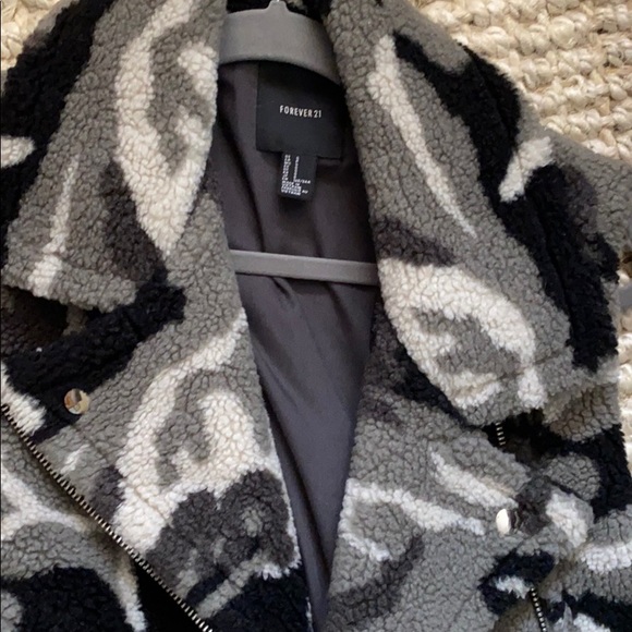 Camo Bomber Vest - Picture 3 of 4